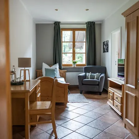 Tegernseer Hof Hotel 3*